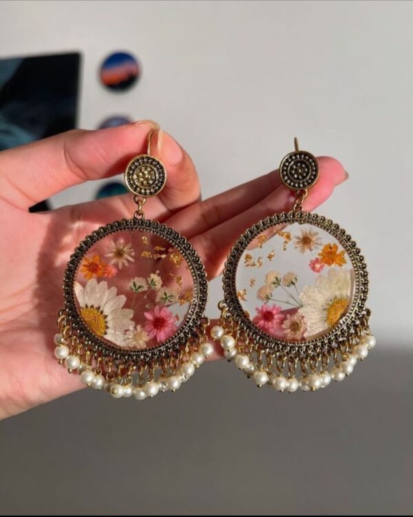 Wild Daisy Clear Round Jhumkay