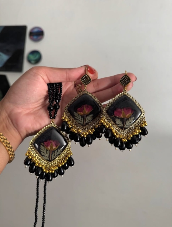Black Rose Diamond Jhumkay with Beaded Necklace Set